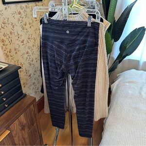 Lululemon 7/8 navy leggings sz 6